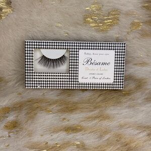 Besame Decades of Lashes Black Eyelashes Fan Effect Atomic Colors 1 Pair